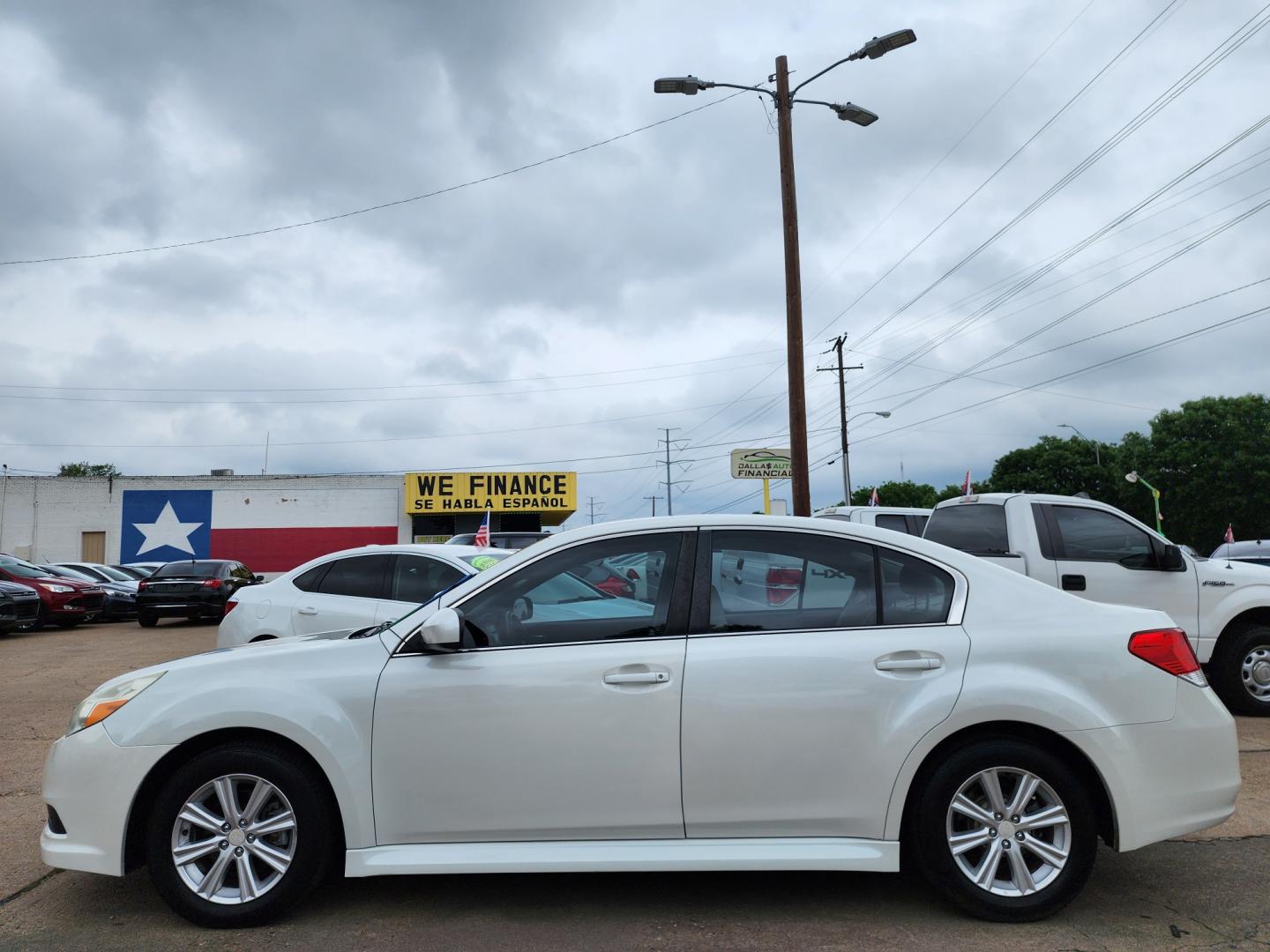 2012 DIAMOND WHITE Subaru Legacy Premium (4S3BMCB61C3) with an 2.5L H4 SOHC 16V engine, Continuously Variable Transmission transmission, located at 2660 S.Garland Avenue, Garland, TX, 75041, (469) 298-3118, 32.885551, -96.655602 - Welcome to DallasAutos4Less, one of the Premier BUY HERE PAY HERE Dealers in the North Dallas Area. We specialize in financing to people with NO CREDIT or BAD CREDIT. We need proof of income, proof of residence, and a ID. Come buy your new car from us today!! This is a very well cared for 2012 SU - Photo#6